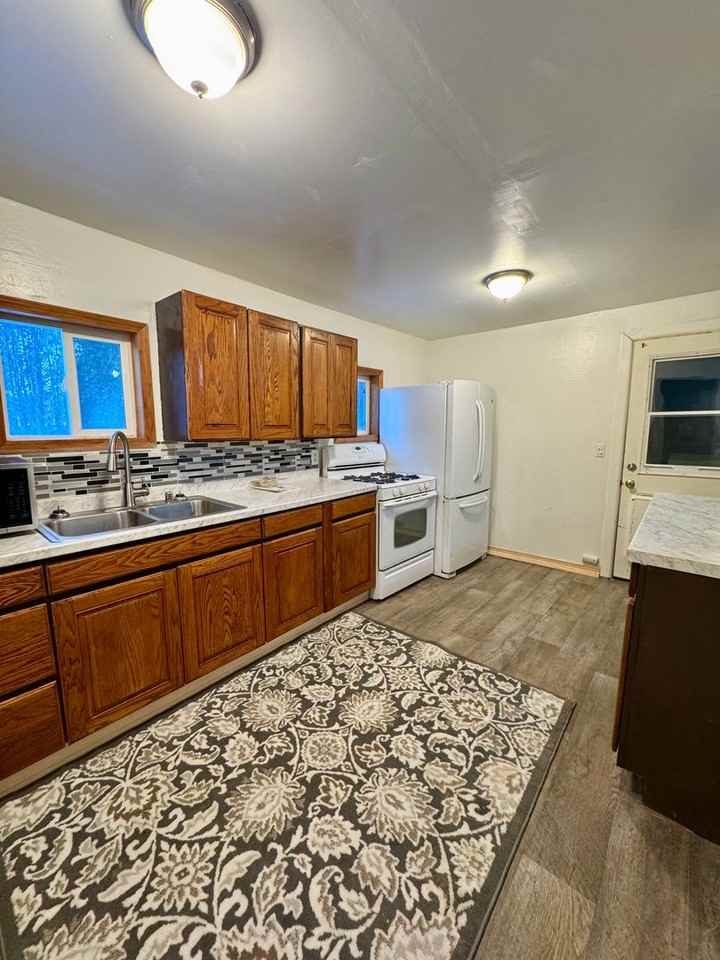 205 Mckinley St - Photo 3 of 9