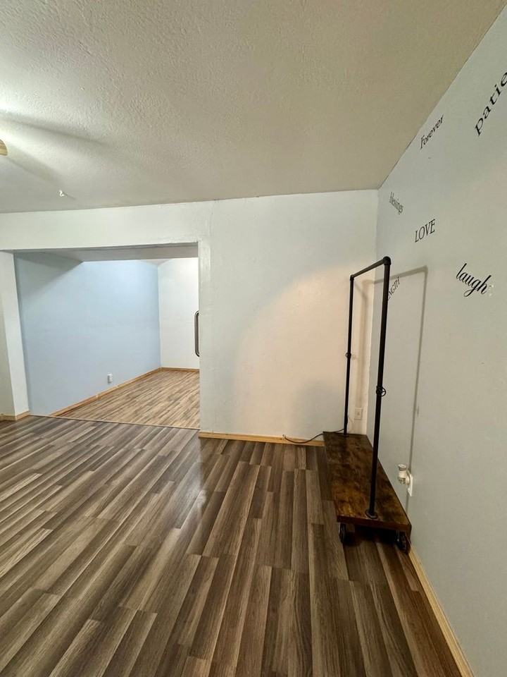 205 Mckinley St - Photo 5 of 9