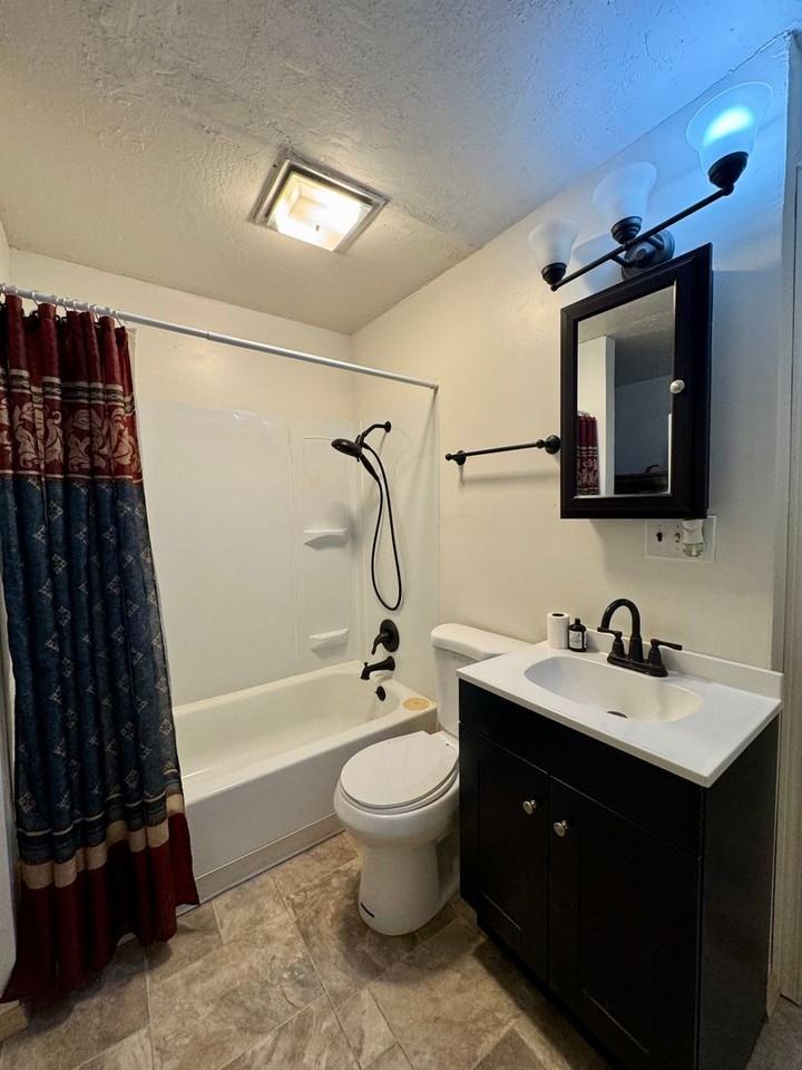 205 Mckinley St - Photo 7 of 9