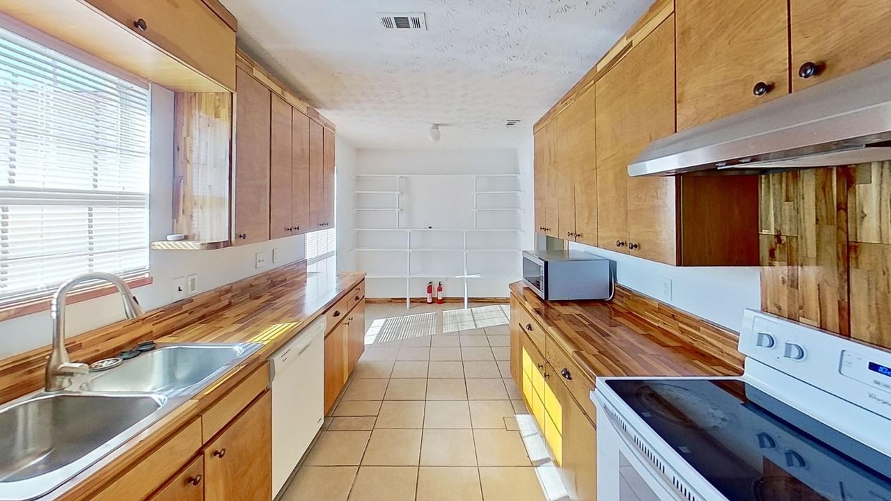 88 Tropical Way - Photo 5 of 41