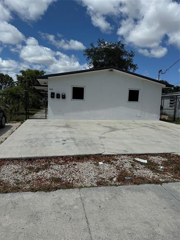 645 Nw 11th St - Photo 2 of 22
