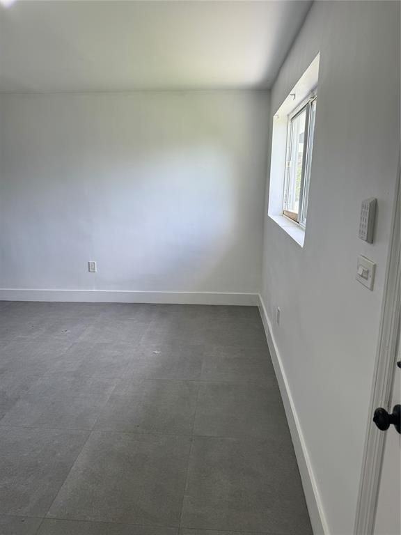 645 Nw 11th St - Photo 7 of 22