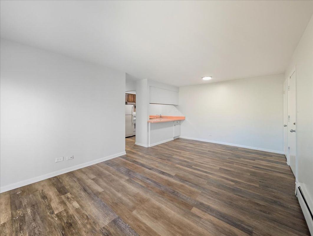 126 W Washington St - Photo 4 of 14