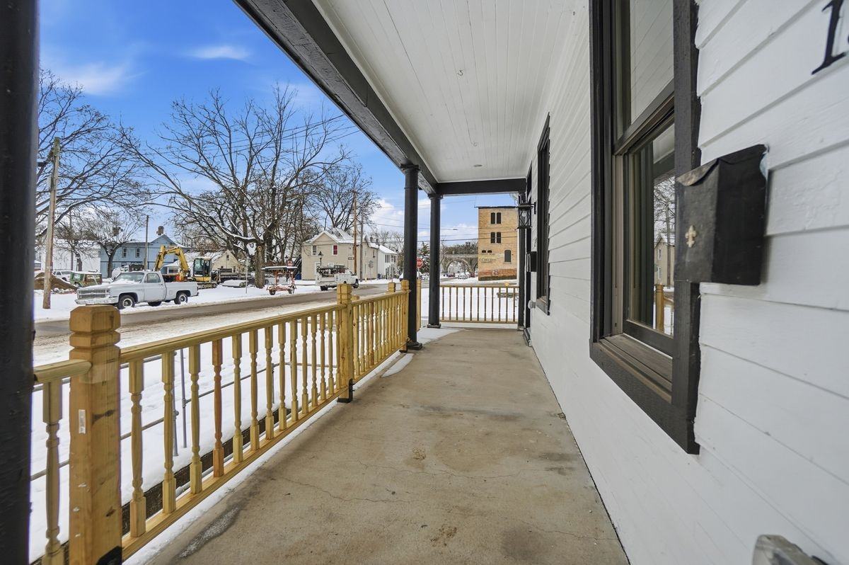 131 S C St - Photo 2 of 20