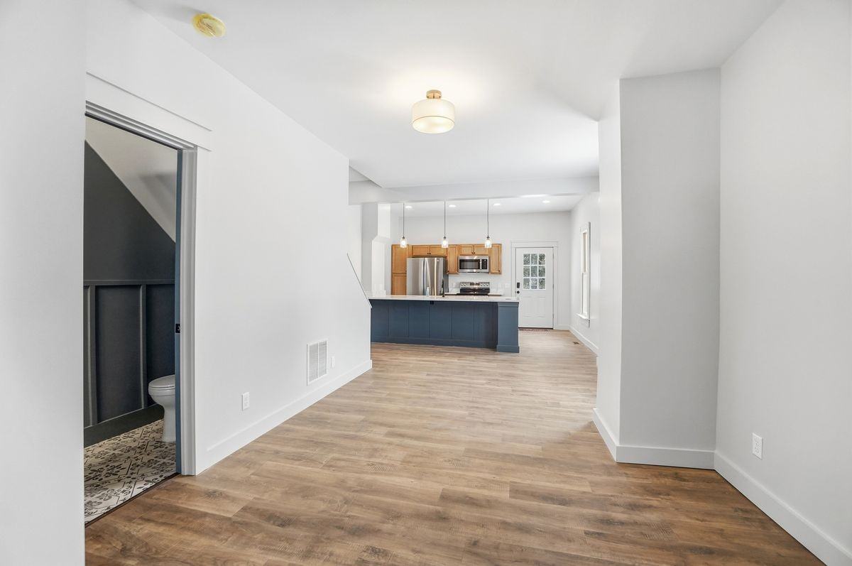 131 S C St - Photo 5 of 20