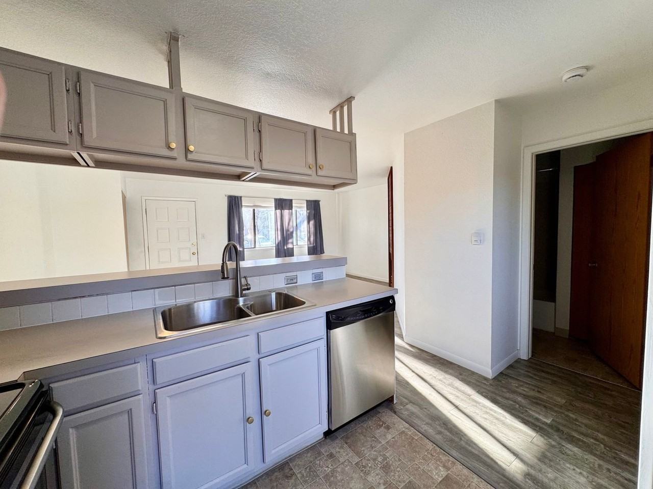 3575 28th St - Photo 6 of 13