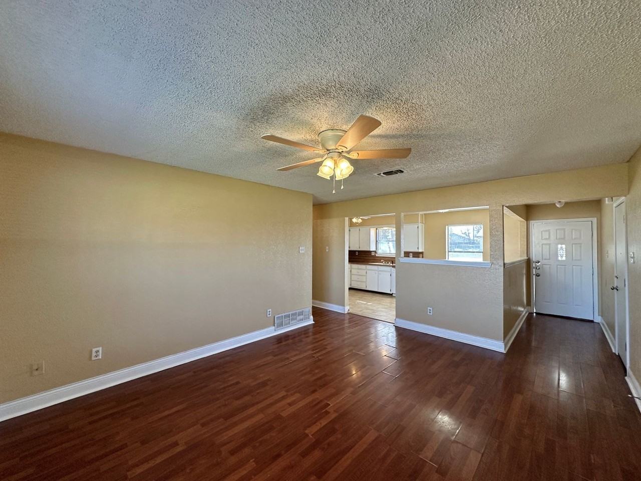 2101 Spicewood Dr - Photo 4 of 20