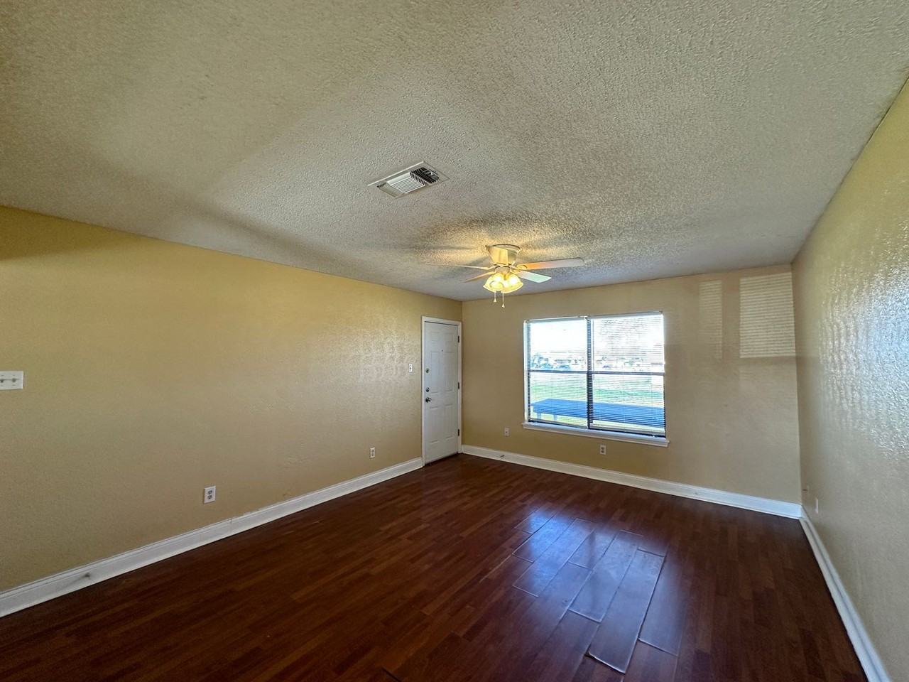 2101 Spicewood Dr - Photo 6 of 20