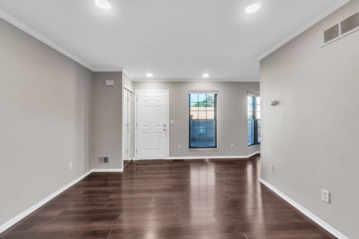 22224 Edgewater - Photo 2 of 33