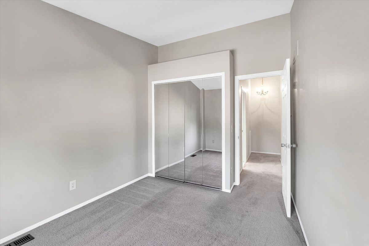 22224 Edgewater - Photo 5 of 33