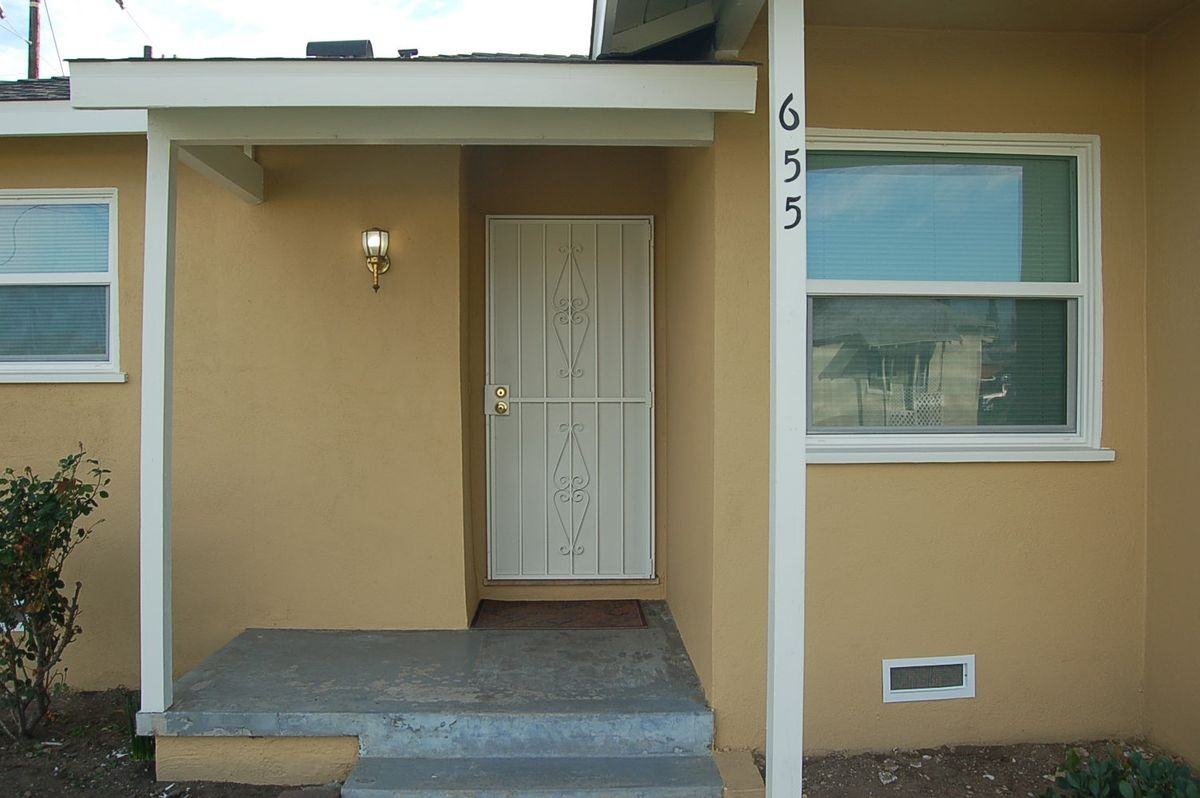 655 W Grove St - Photo 2 of 28