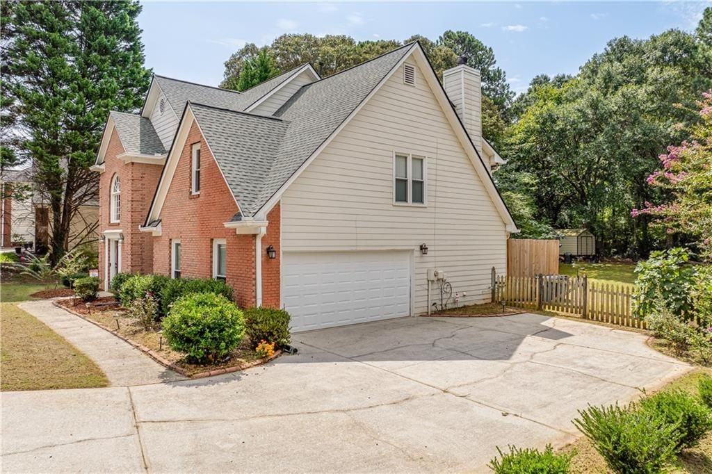 2238 Roseberry Ln - Photo 2 of 50