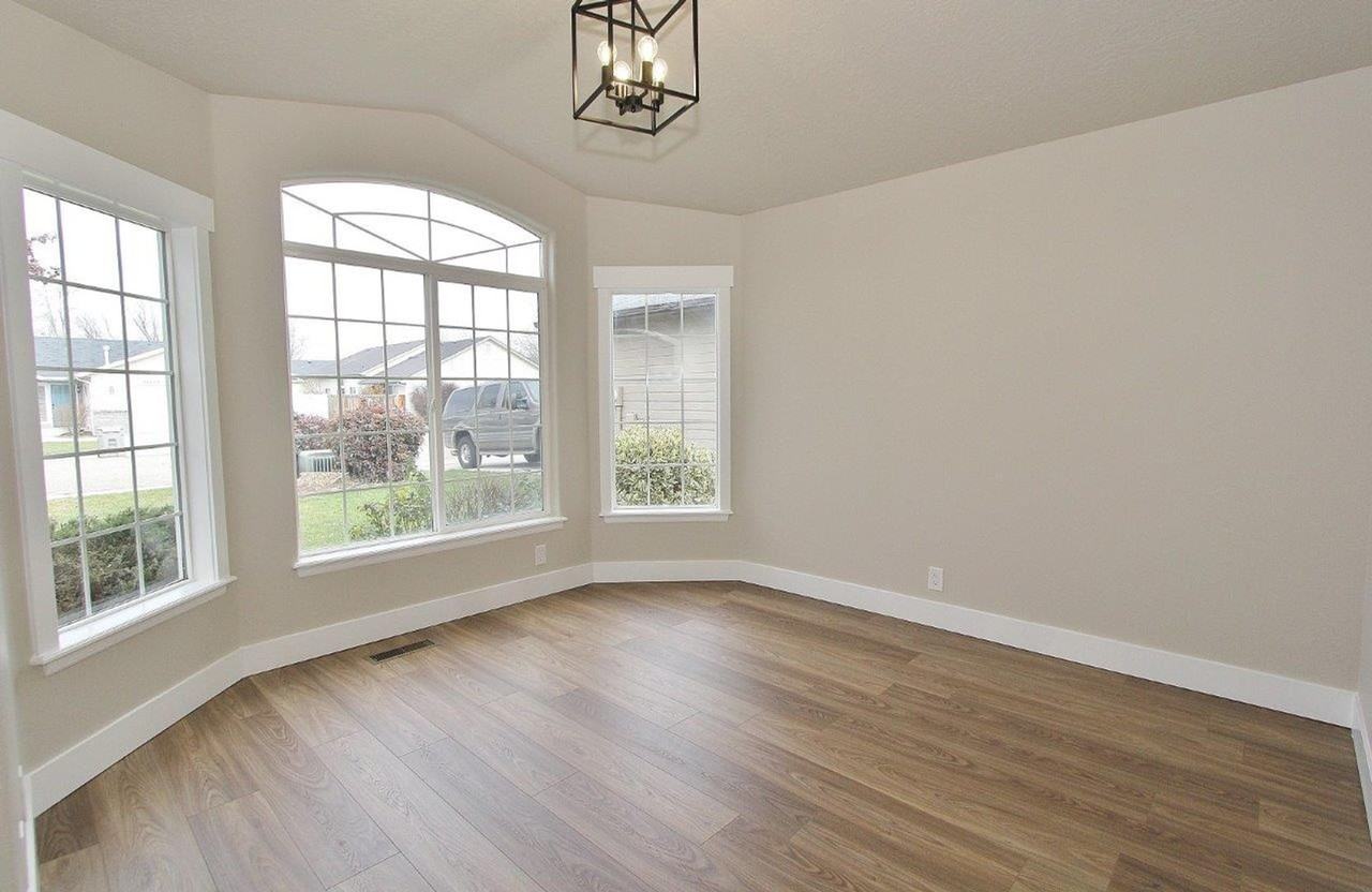 14425 W Roaring Creek St - Photo 4 of 25