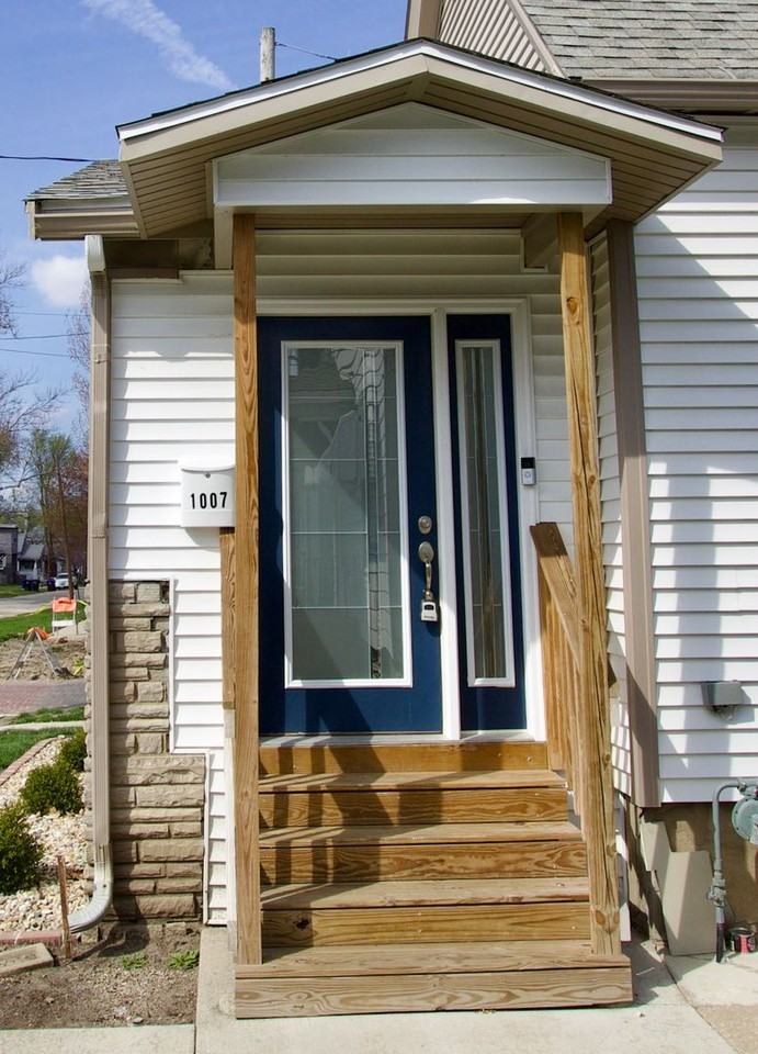 1007 N Madison St - Photo 2 of 16