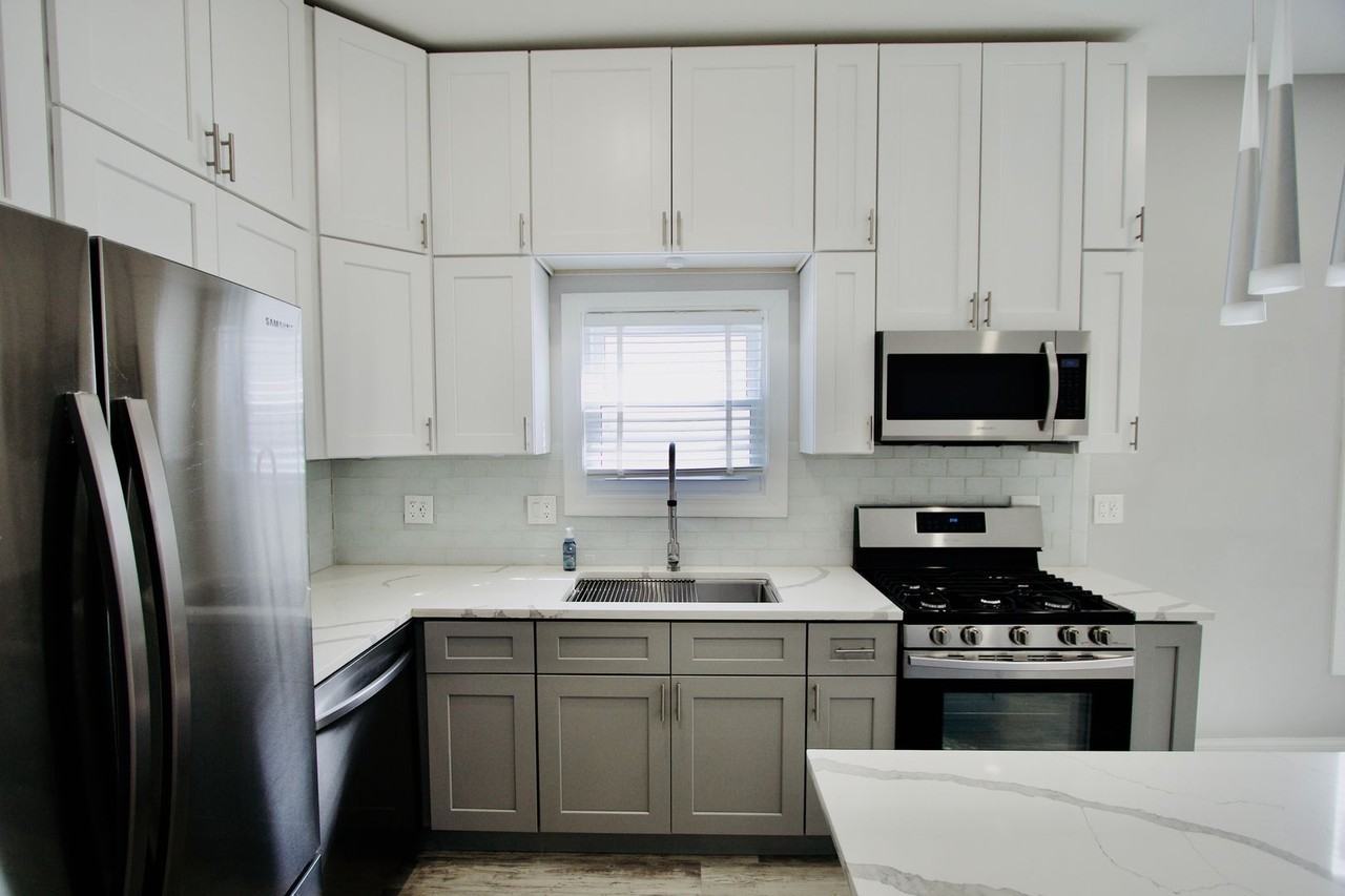 1007 N Madison St - Photo 5 of 16