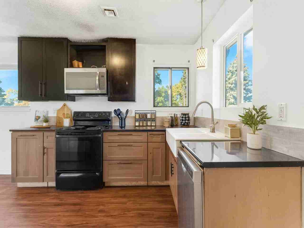 3290 Cherry St #1 - Photo 5 of 39