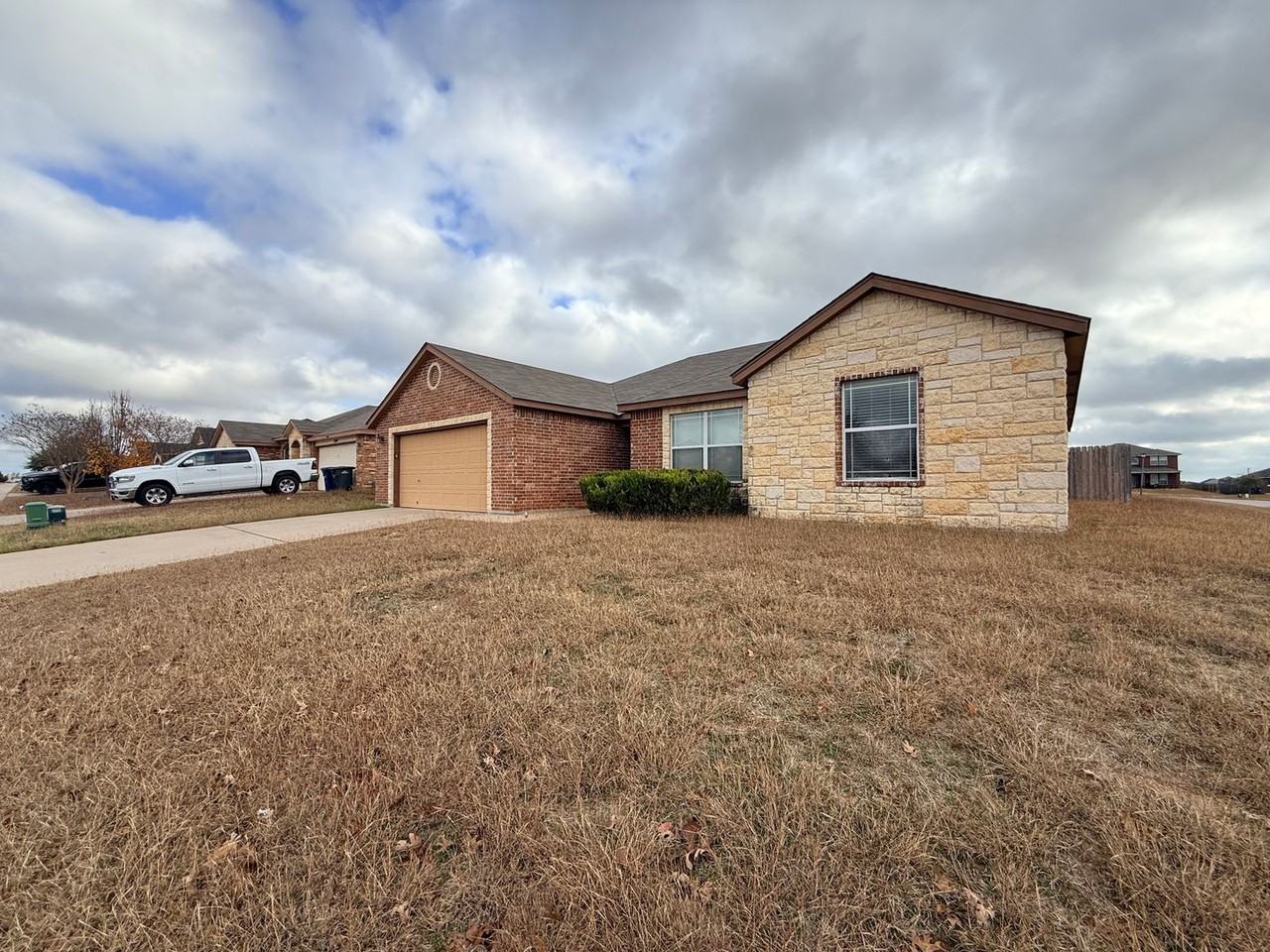 2102 Coy Dr - Photo 2 of 2