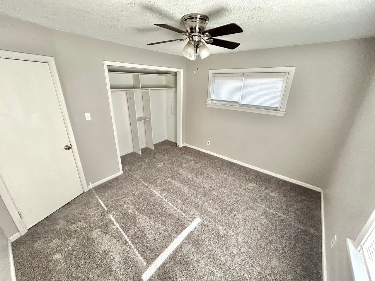 110 E Gray St - Photo 6 of 14