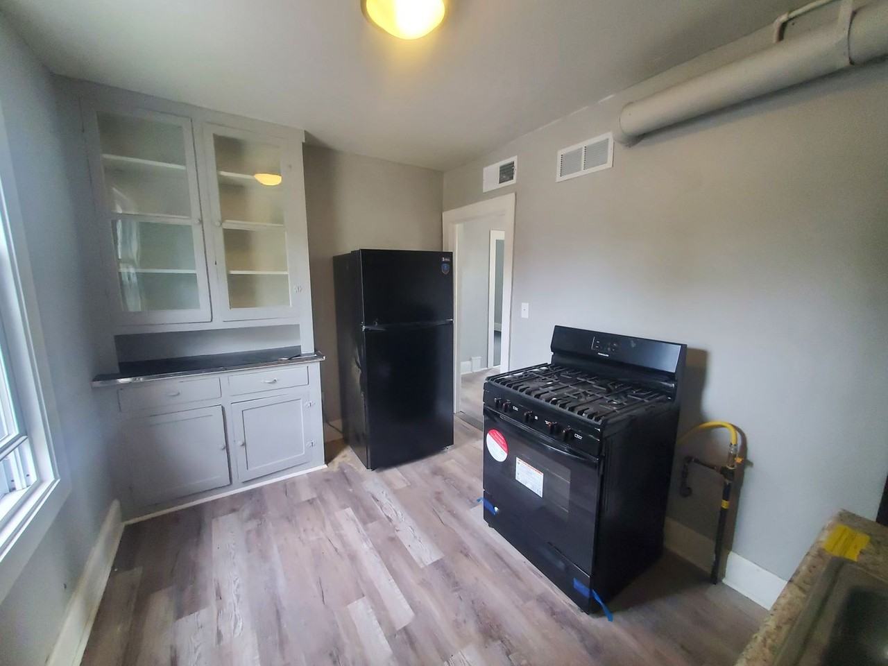 3921 14th Ave - Photo 5 of 9