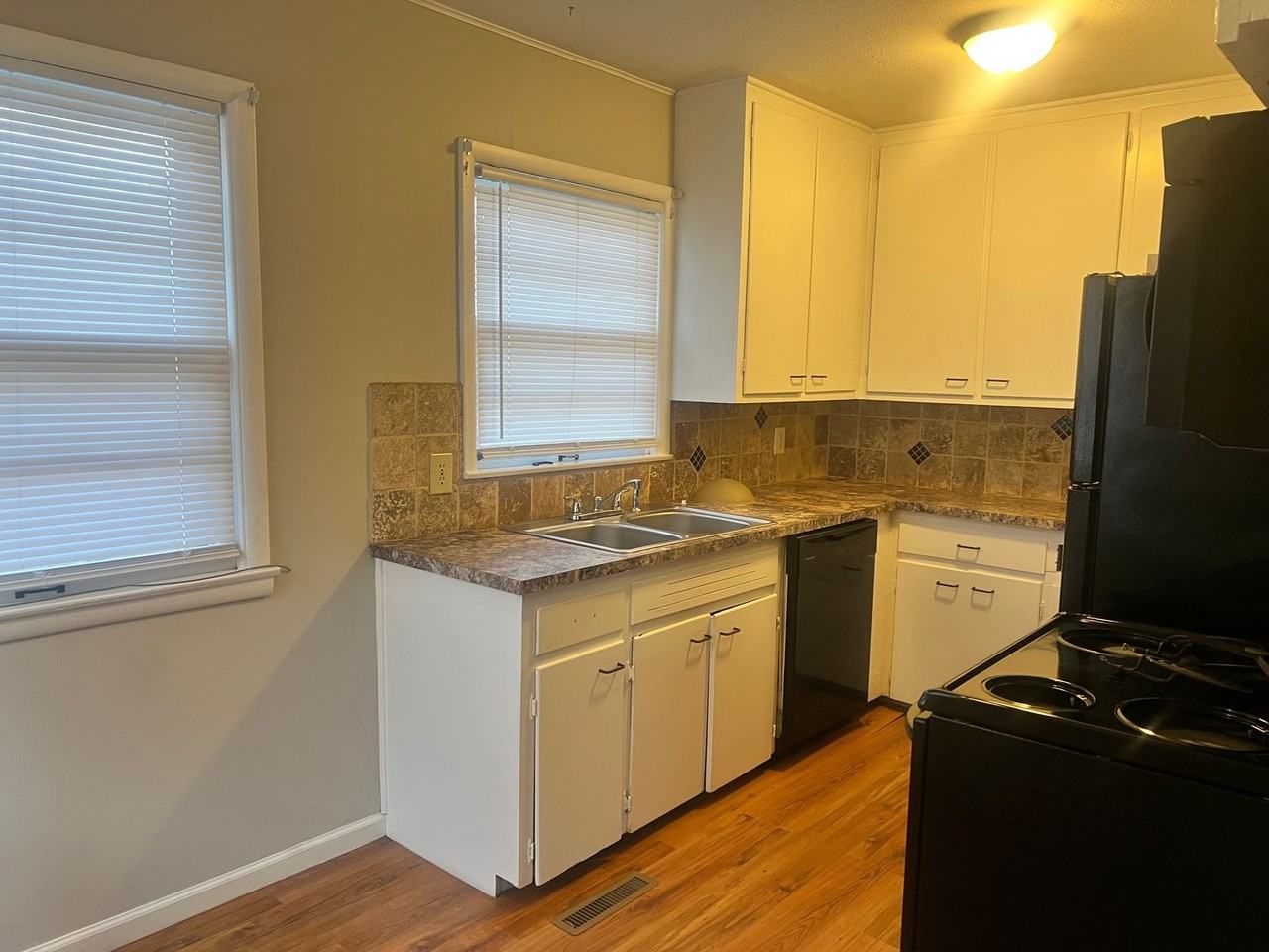 7920 E Morris St - Photo 6 of 17