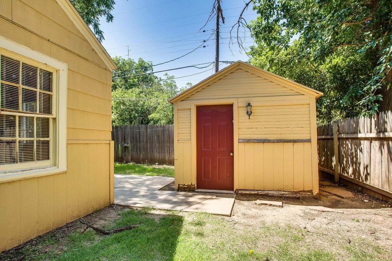 2513 25th St - Photo 4 of 13