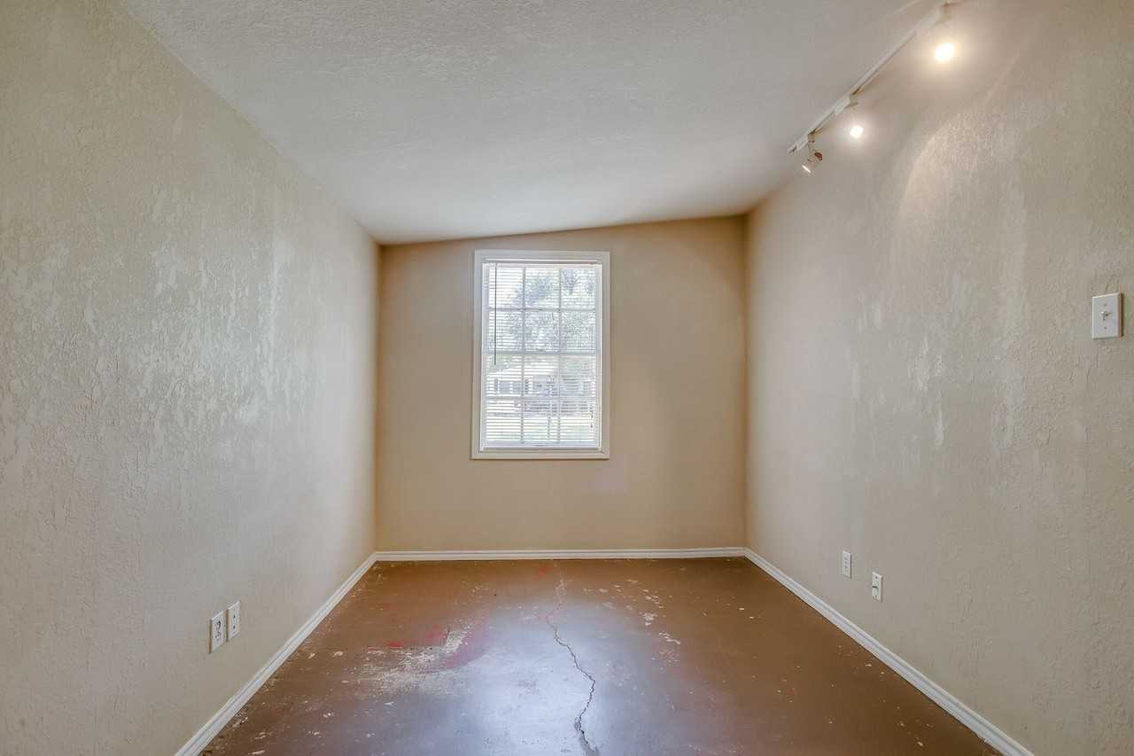 2513 25th St - Photo 7 of 13