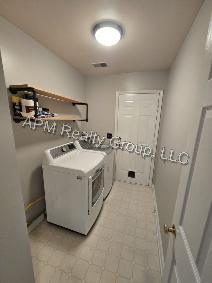 3014 Twin Oaks Way - Photo 6 of 21