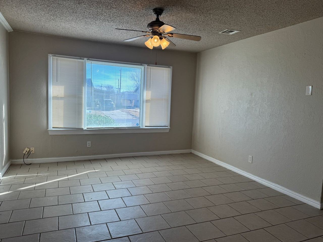 734 Nw 31st St - Photo 2 of 15