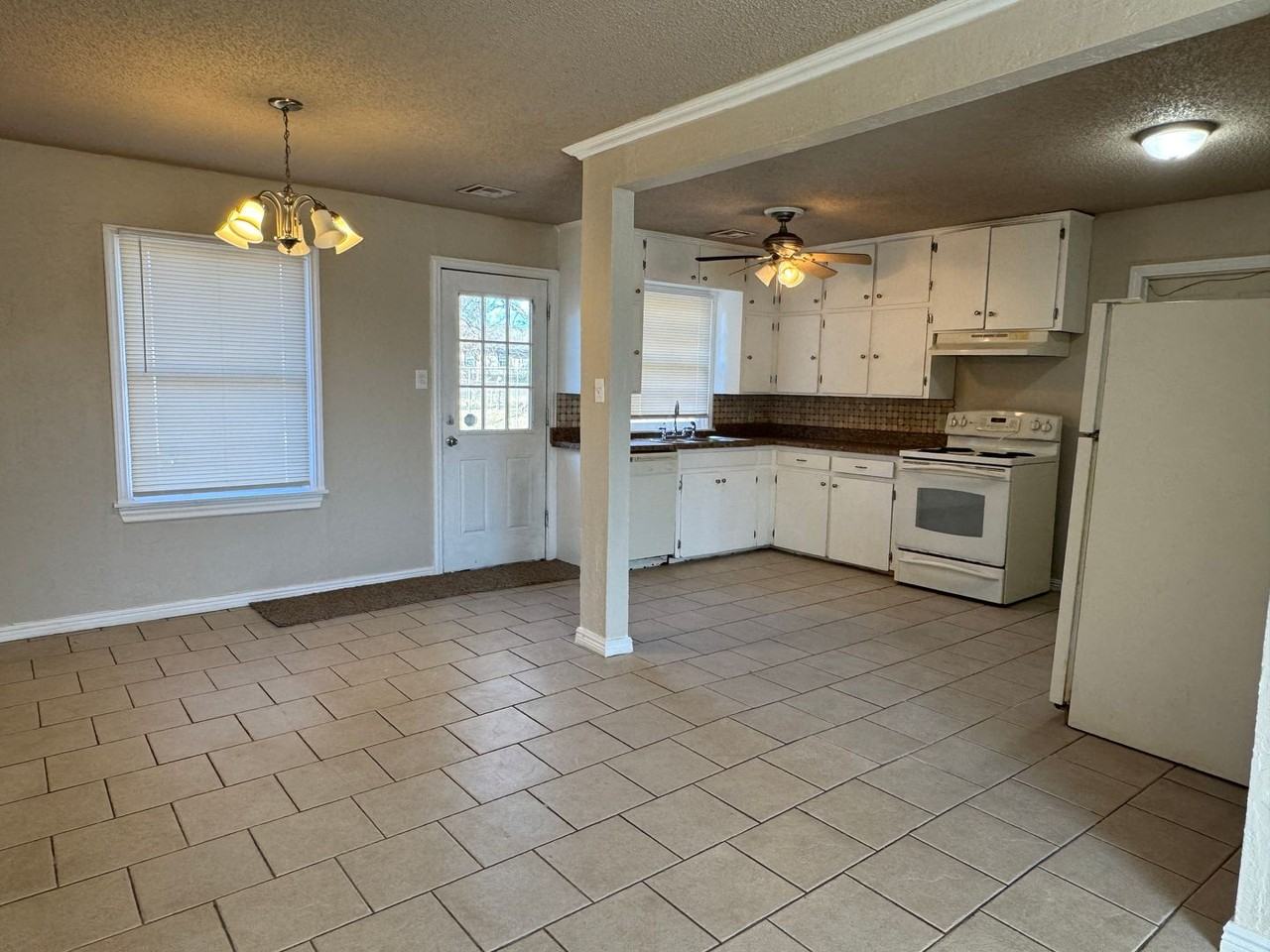 734 Nw 31st St - Photo 3 of 15