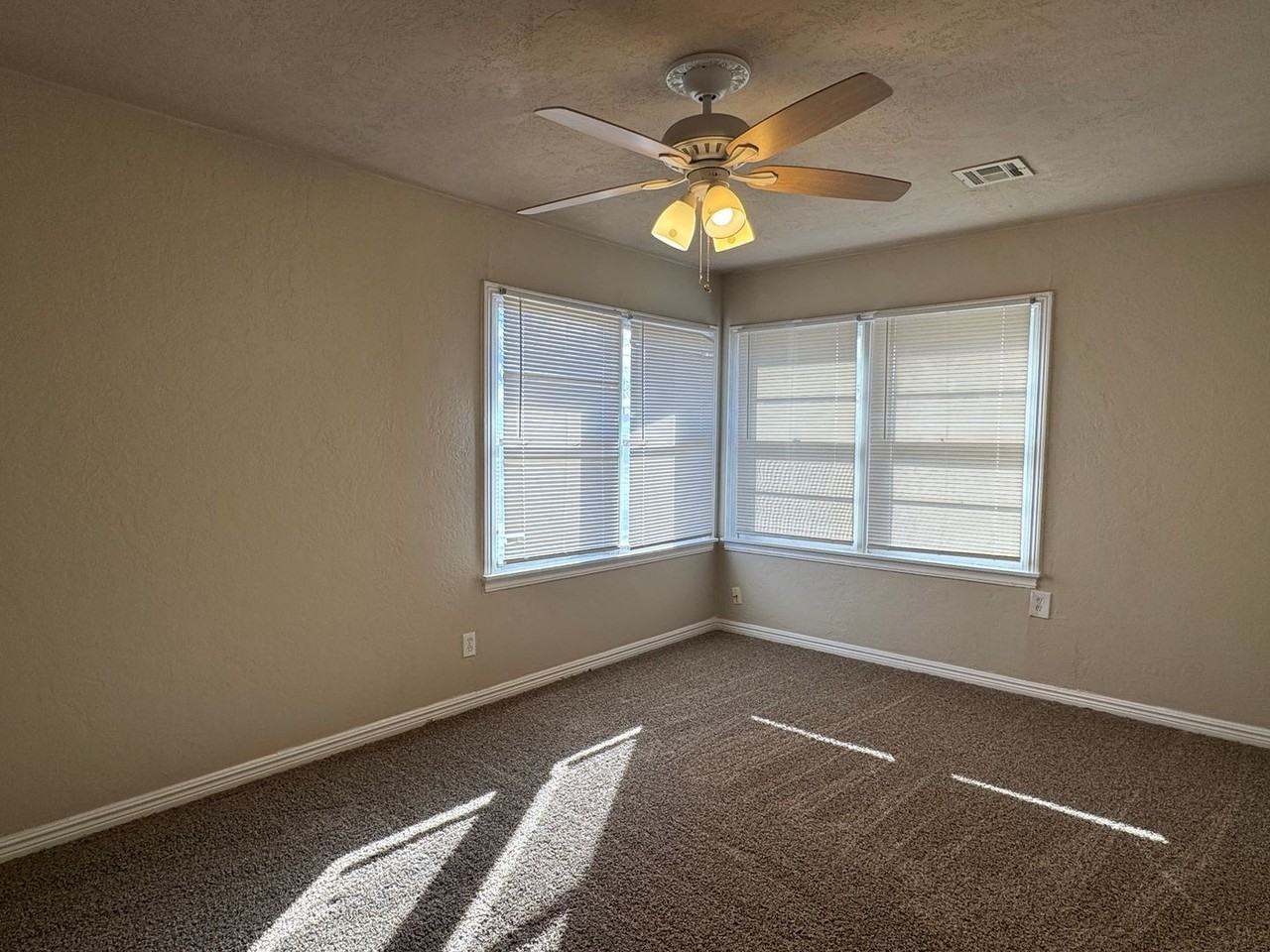 734 Nw 31st St - Photo 6 of 15