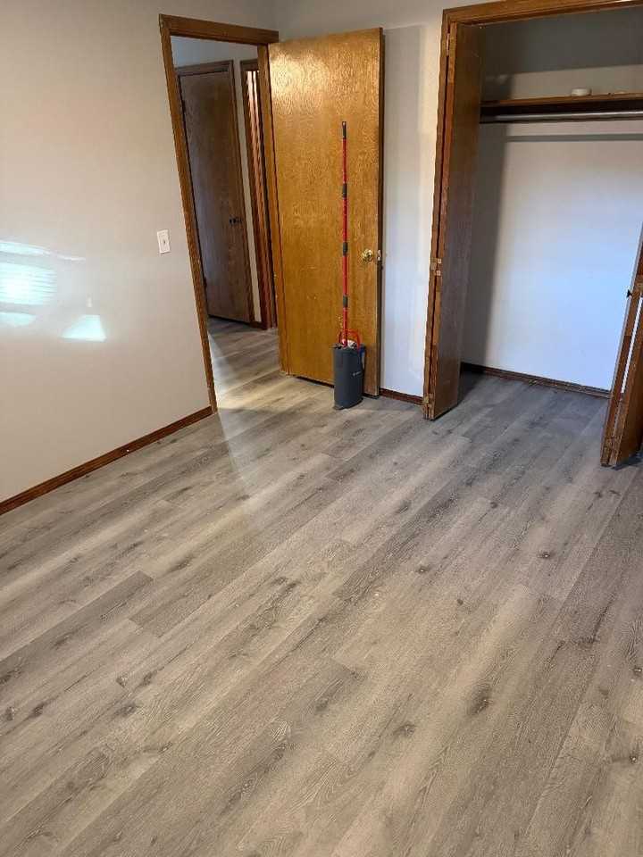 2935 Meadowview Dr - Photo 4 of 9