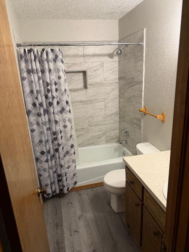 2935 Meadowview Dr - Photo 6 of 9