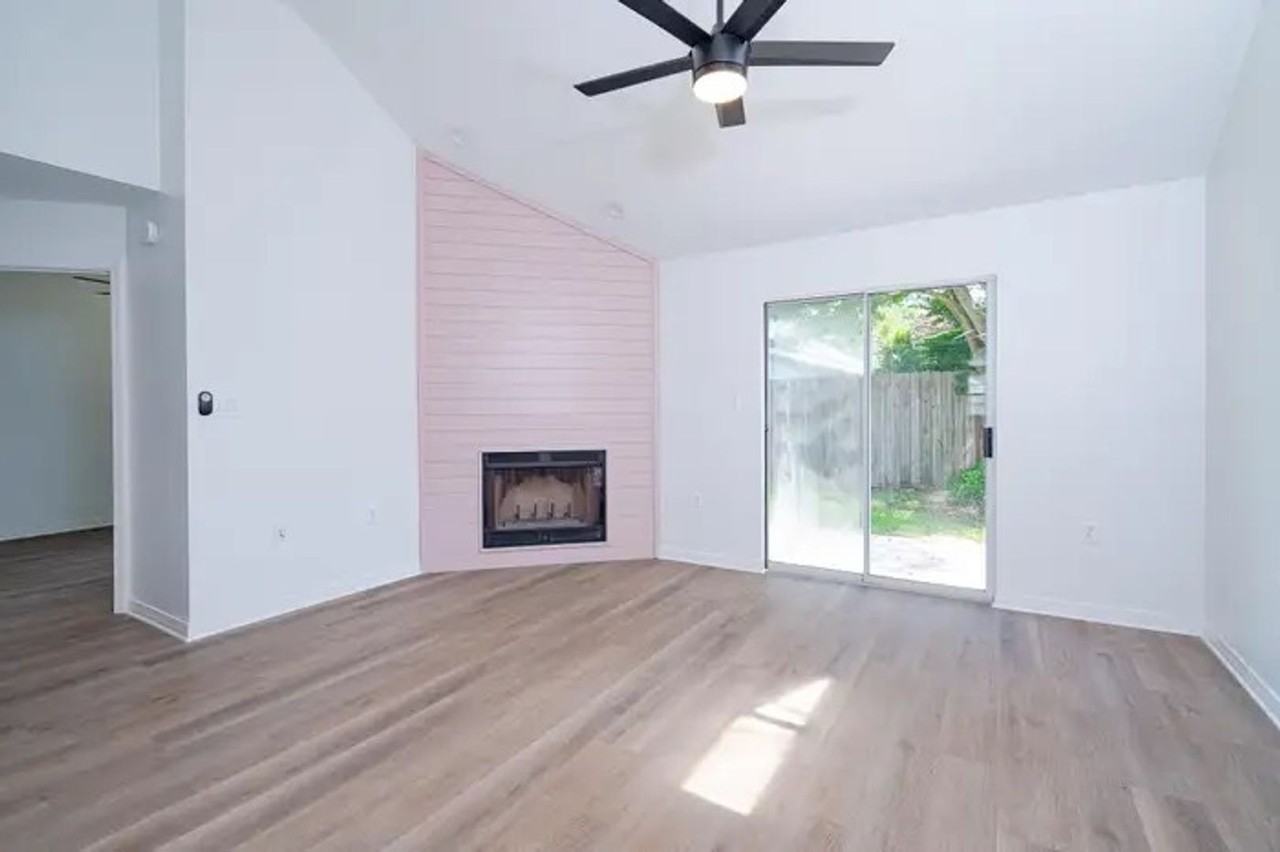 1705 Colonial Ct - Photo 2 of 17