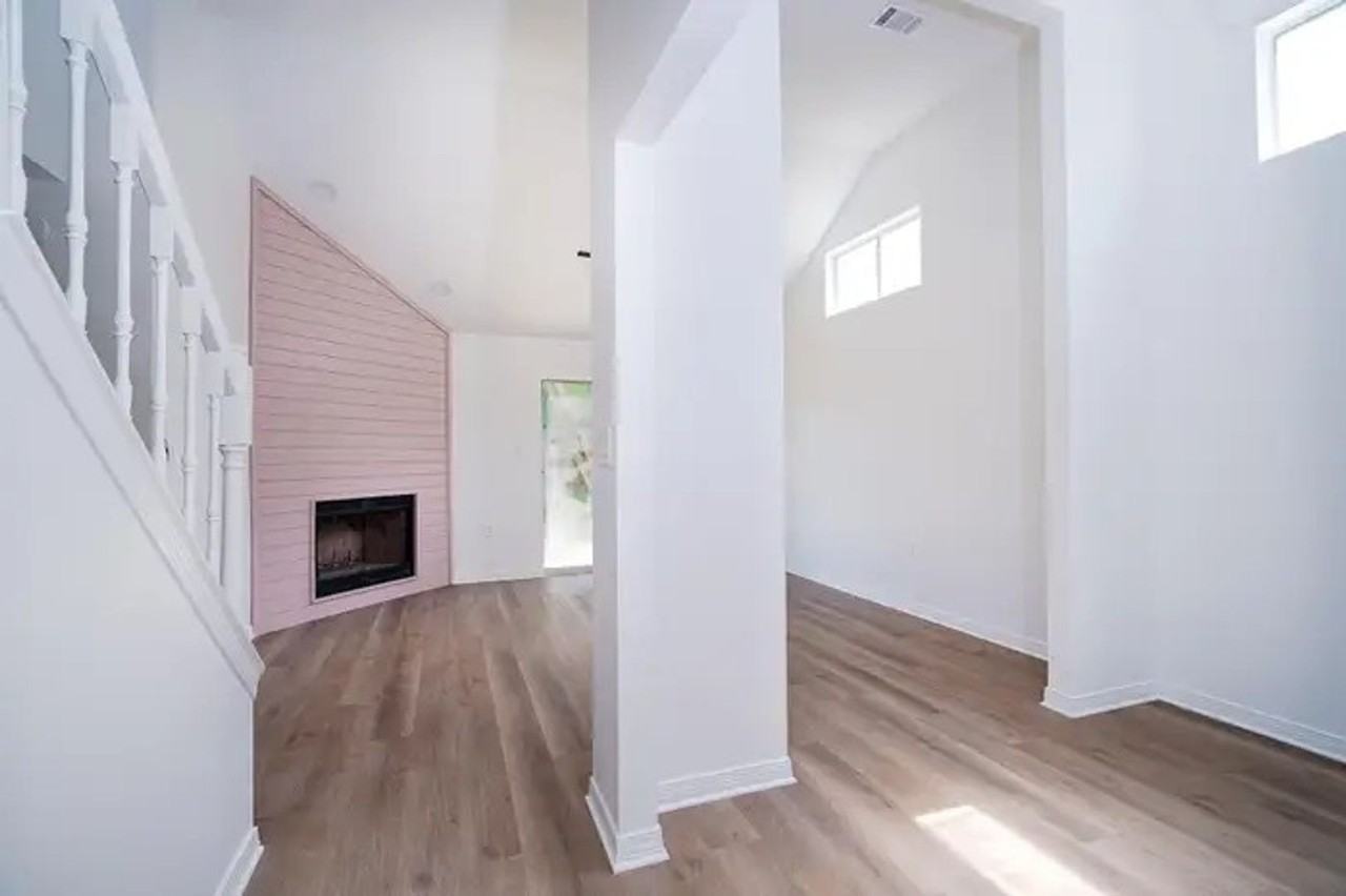 1705 Colonial Ct - Photo 3 of 17