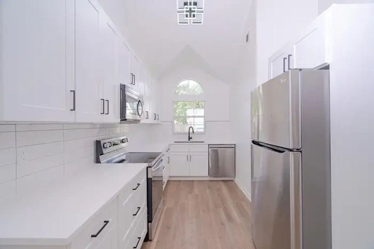 1705 Colonial Ct - Photo 5 of 17