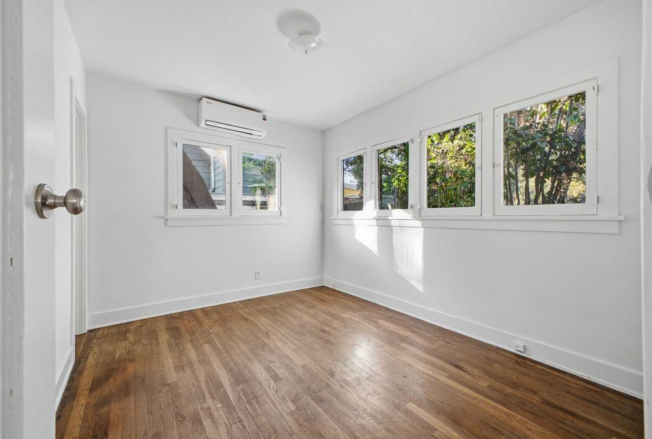 507 Flower St - Photo 7 of 12