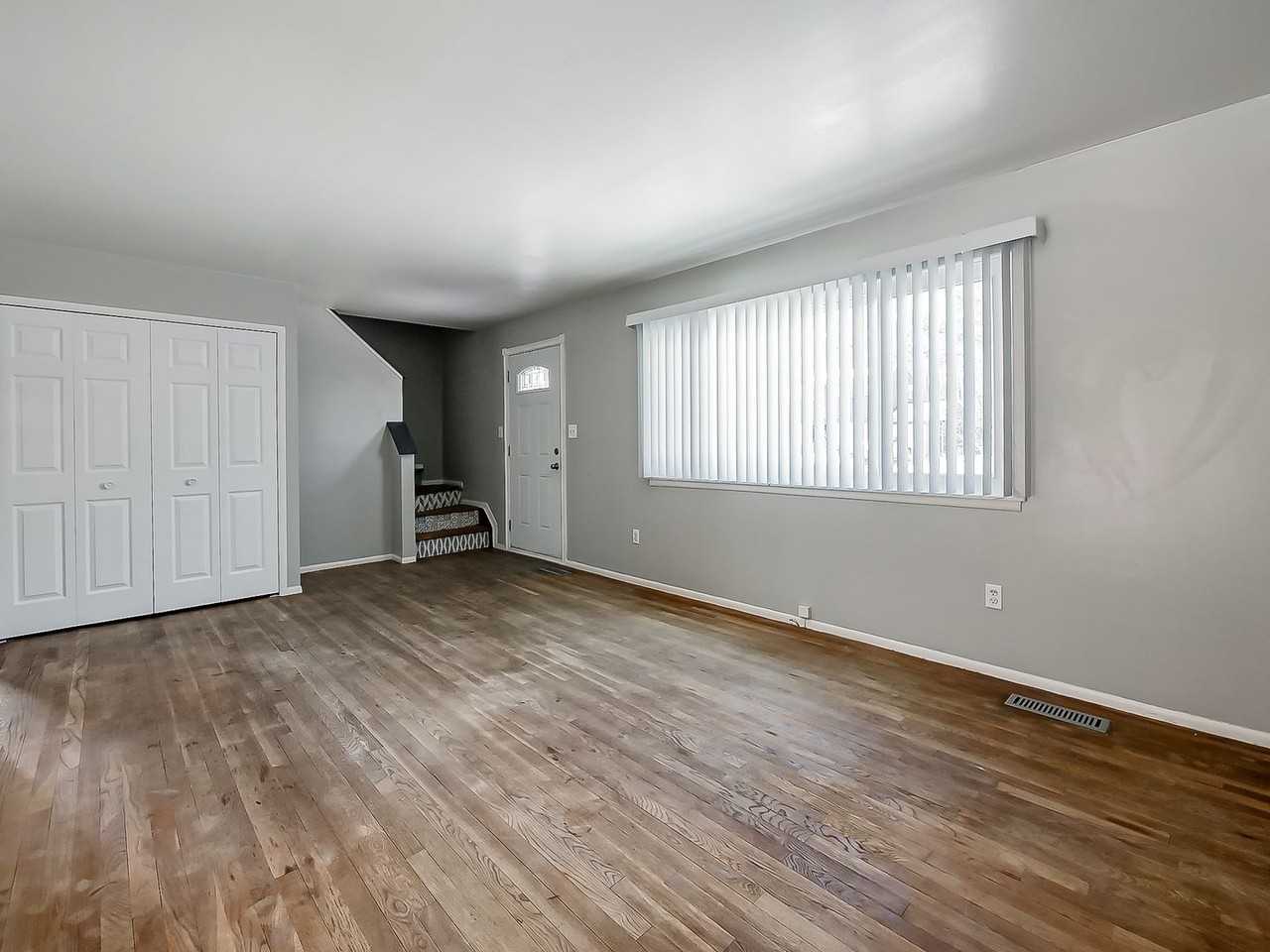 430 N Dobson St - Photo 4 of 36