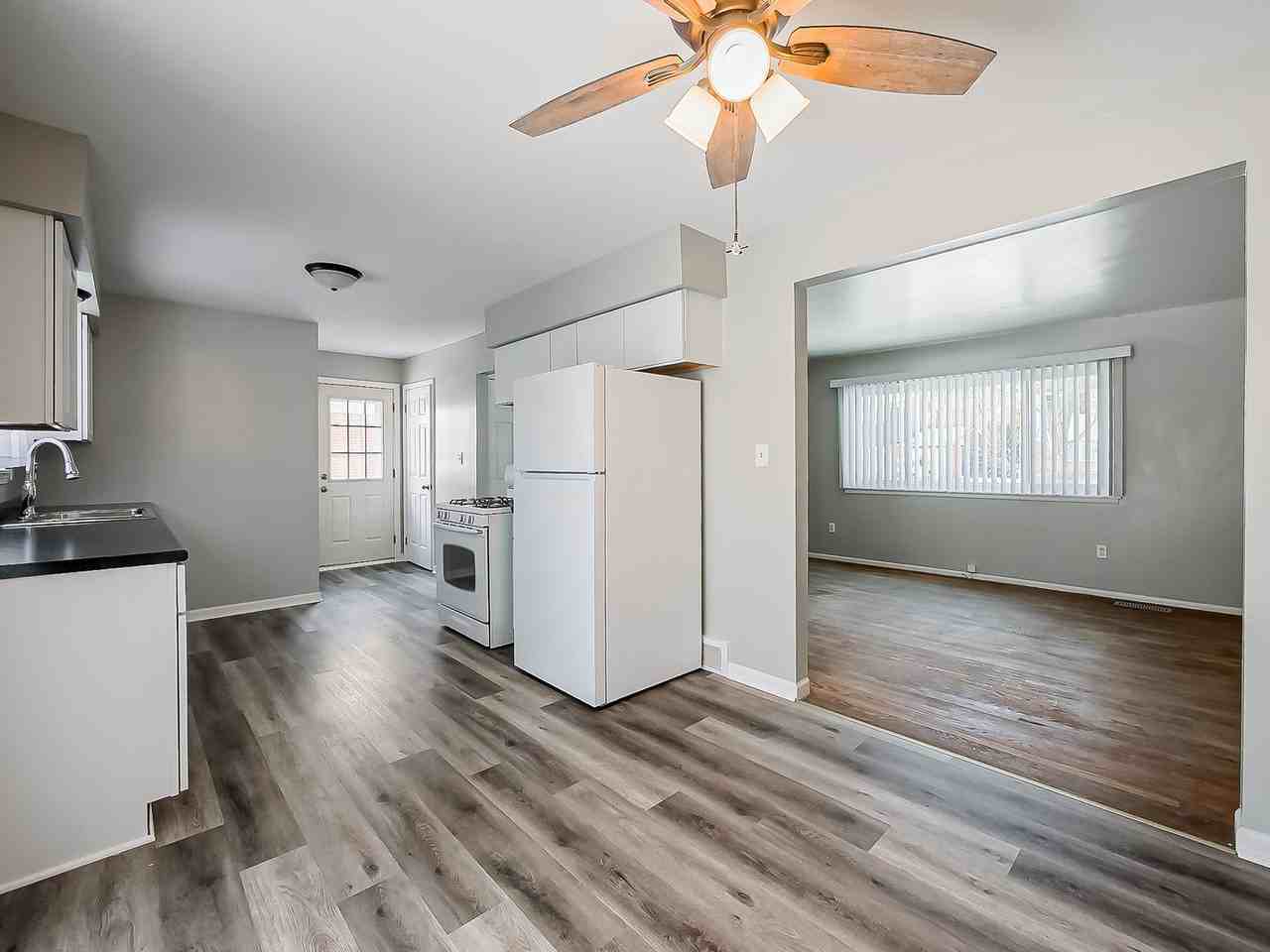 430 N Dobson St - Photo 6 of 36