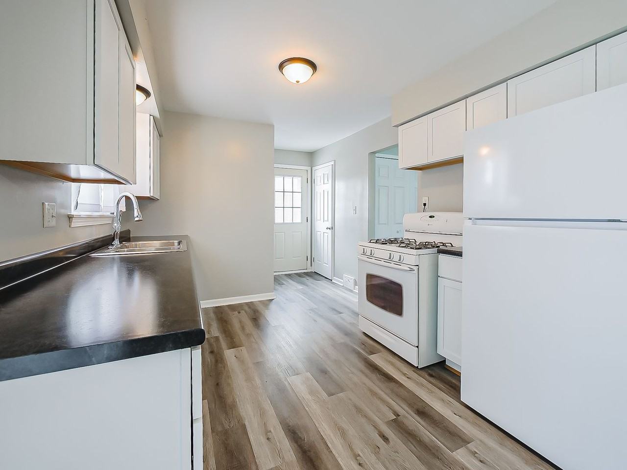 430 N Dobson St - Photo 7 of 36