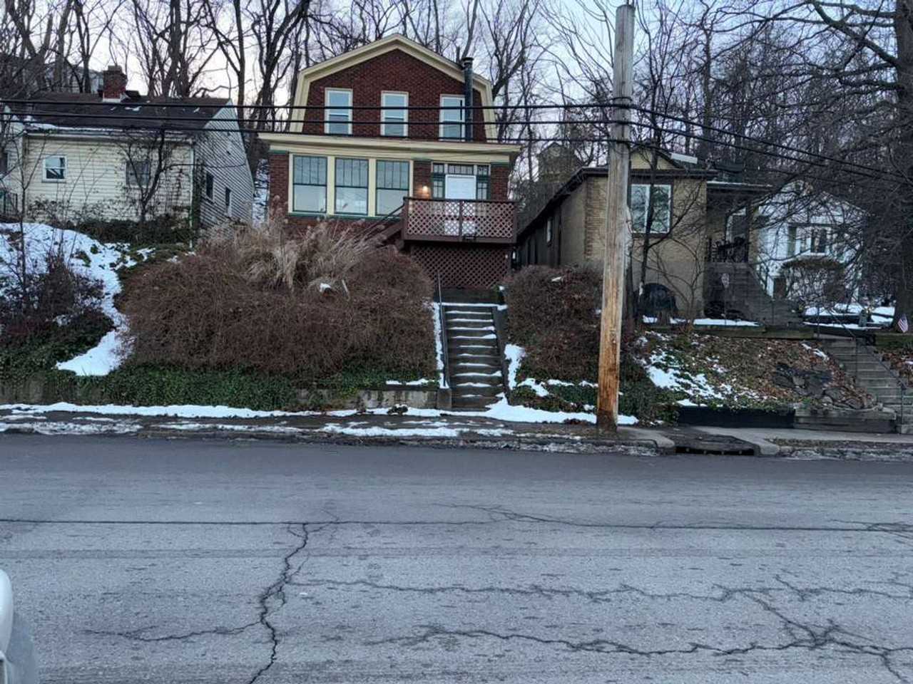 207 Singer Ave - Photo 6 of 12