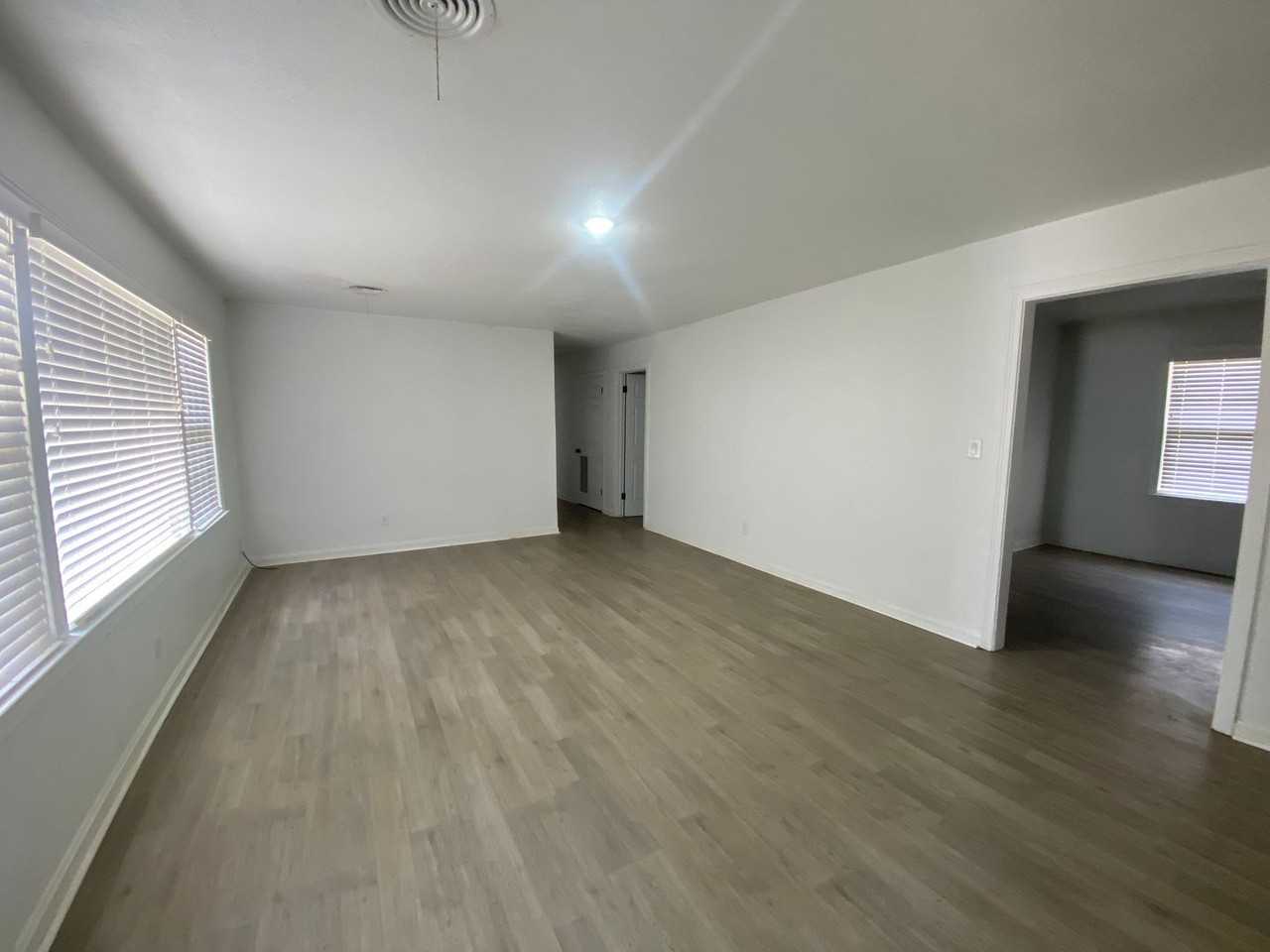 1201 Belwood Ct - Photo 2 of 10