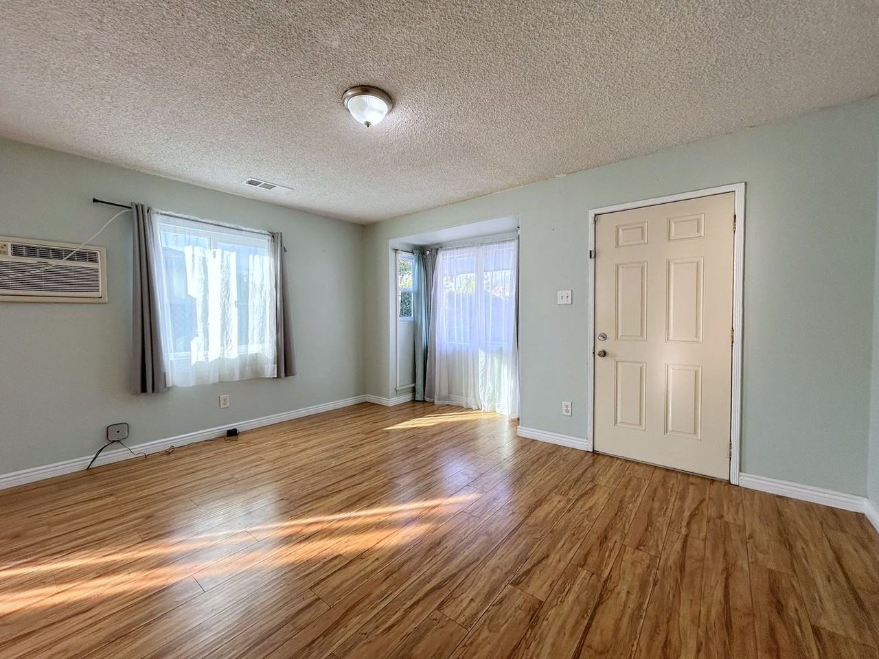 235 E 43rd St - Photo 6 of 24