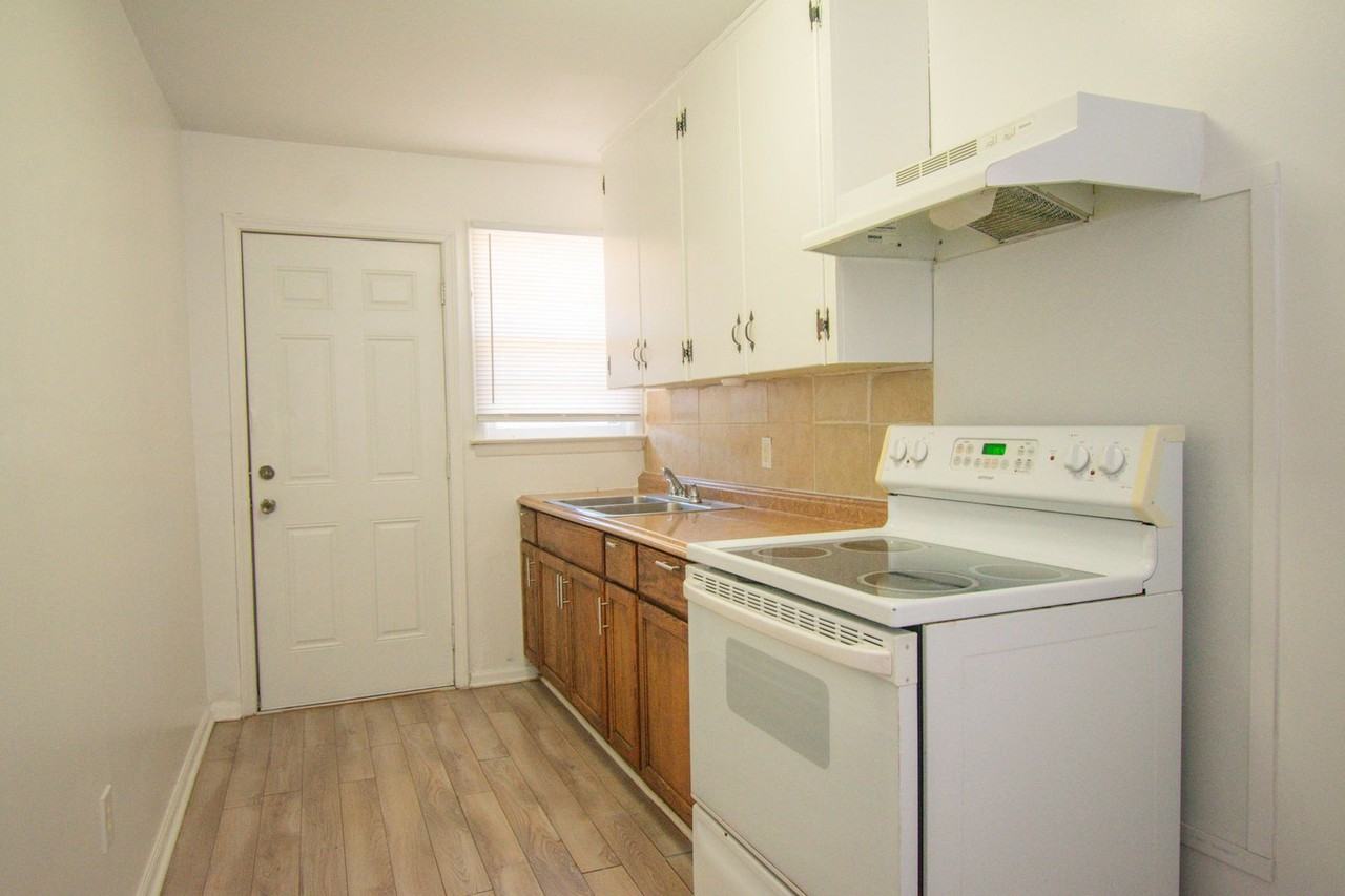 714 Eva Cir - Photo 2 of 8