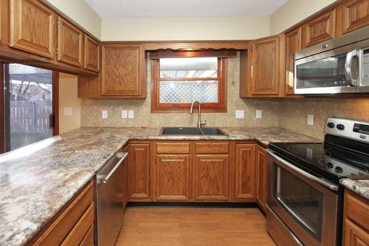 2401 Minuteman Dr - Photo 4 of 23