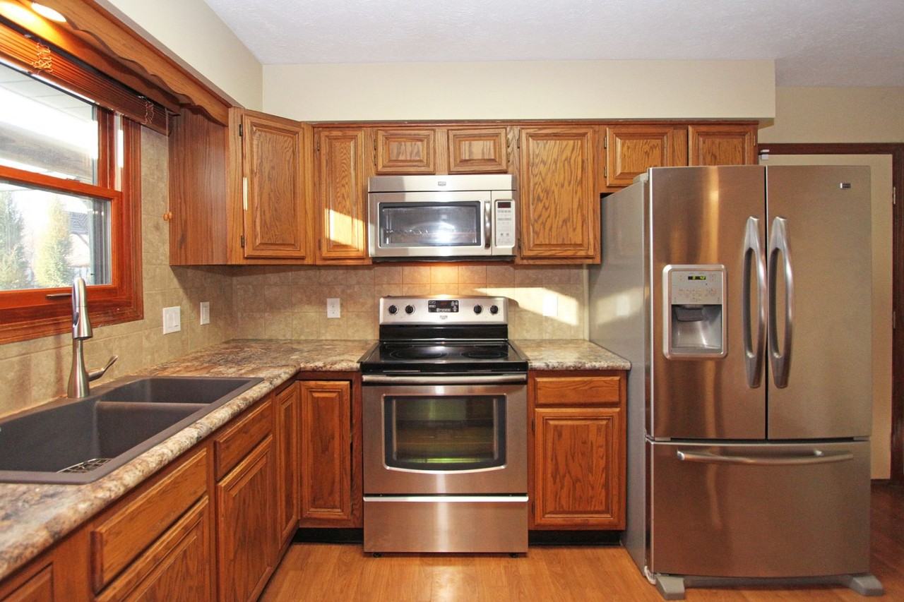 2401 Minuteman Dr - Photo 6 of 23