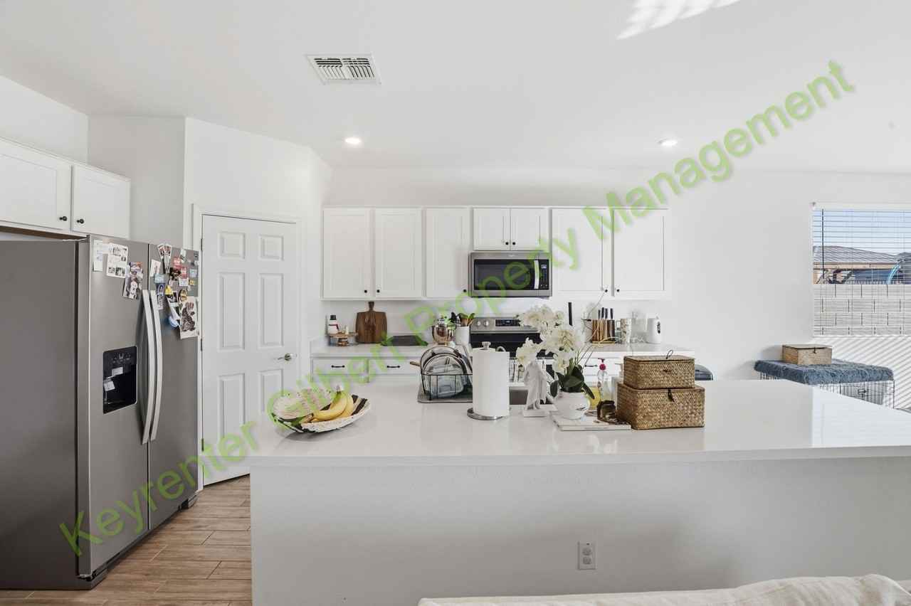 1917 E Lariat Ave - Photo 5 of 32