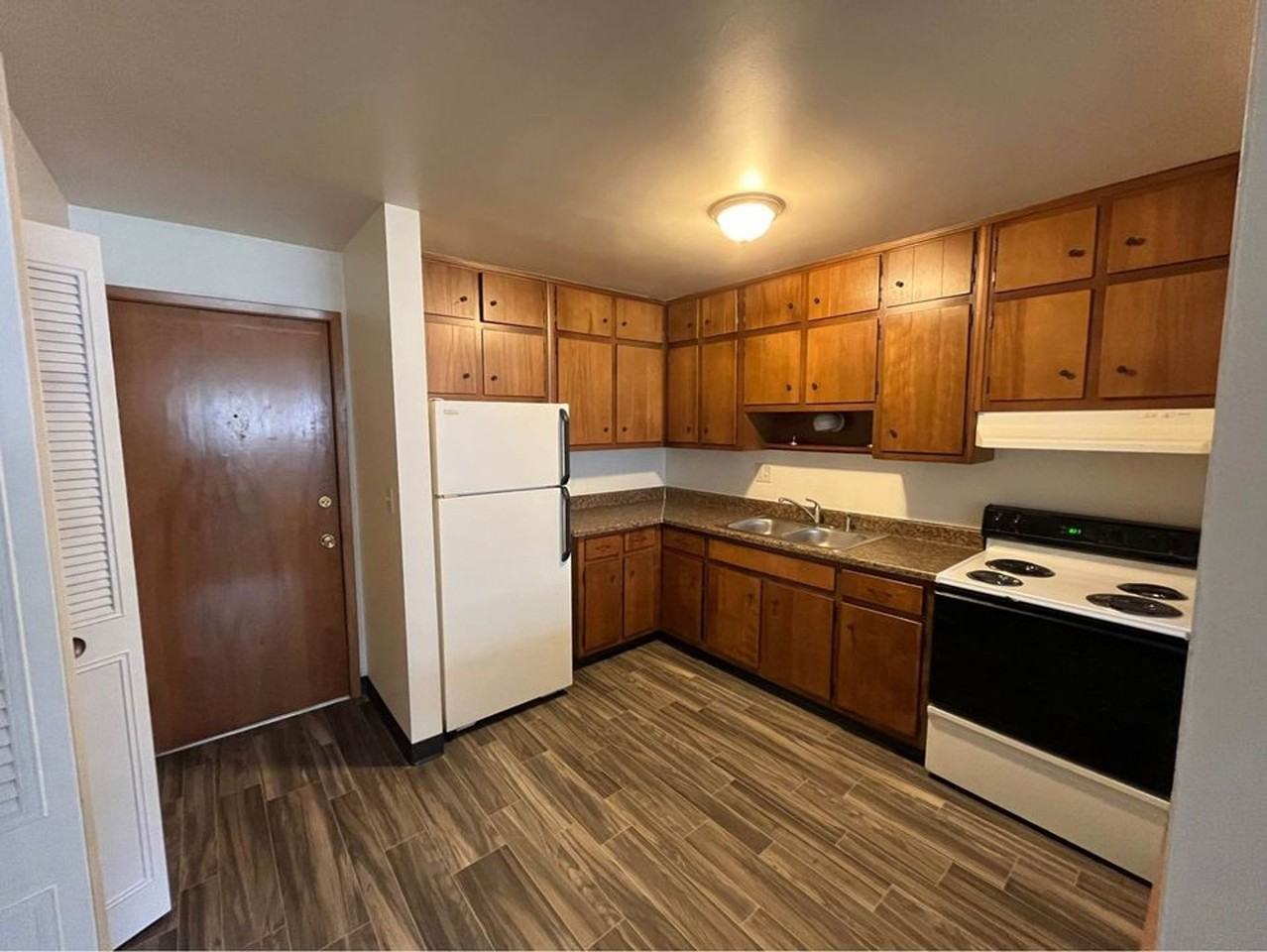 Phalen Apartments on Maryland! - Photo 2 of 15