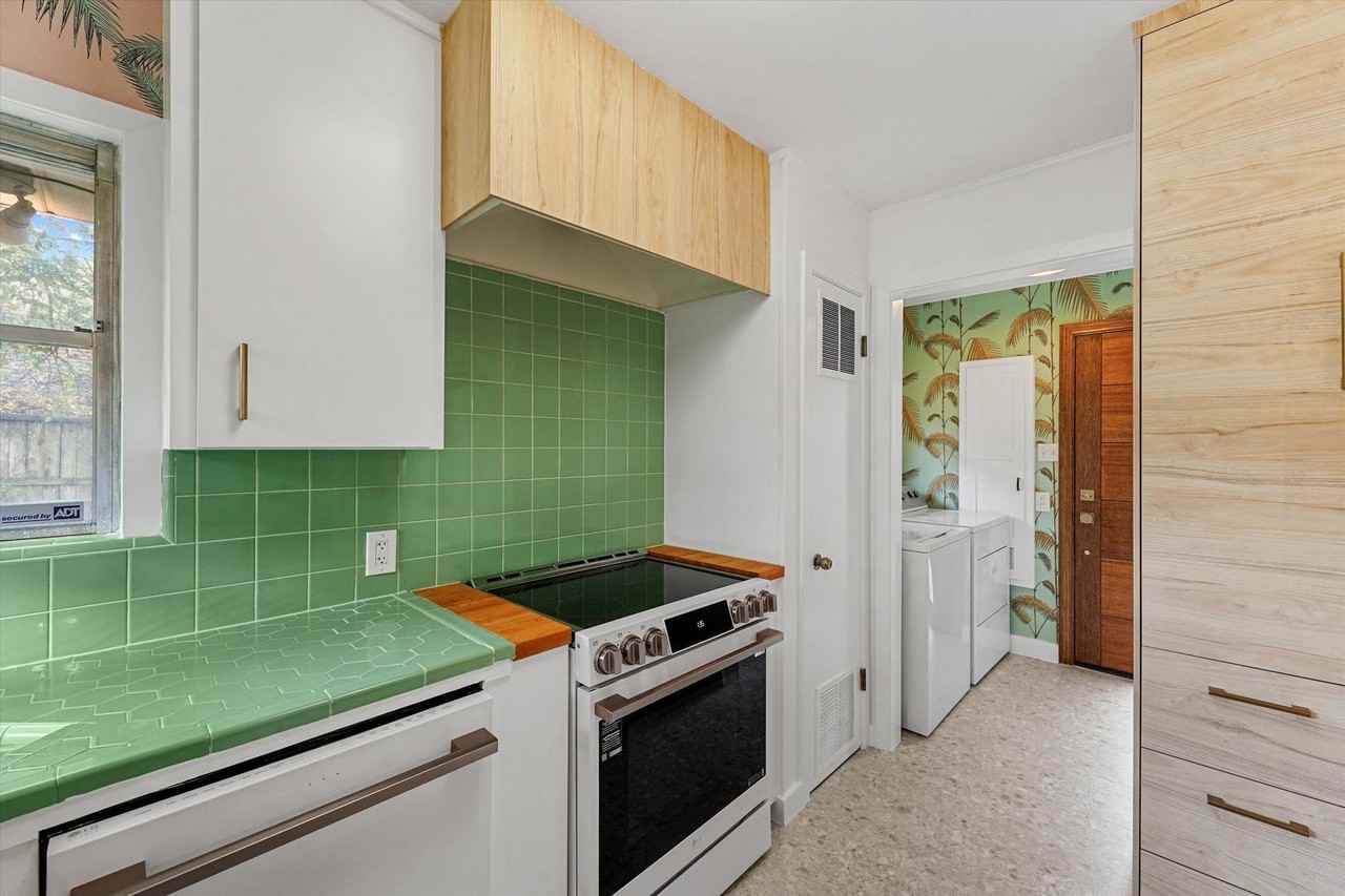 2052 Addison Rd - Photo 4 of 18