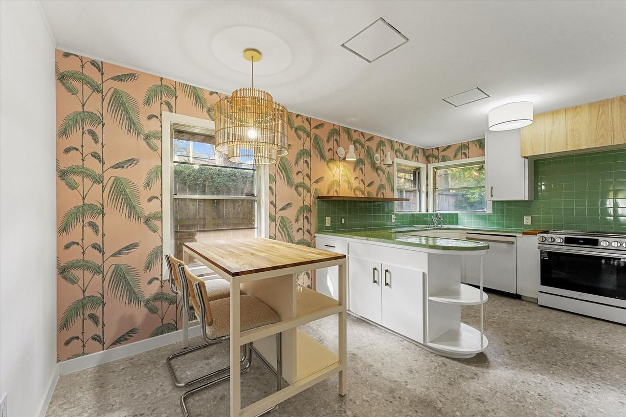 2052 Addison Rd - Photo 6 of 18