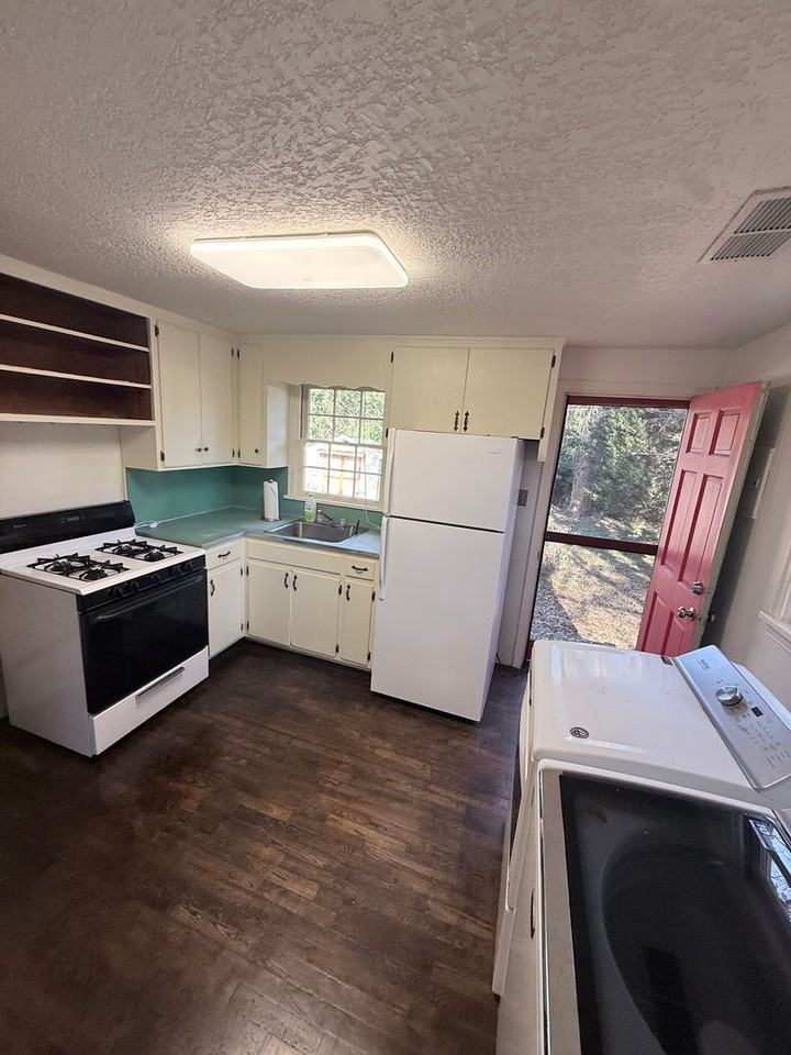 232 Gilleland Dr - Photo 4 of 9